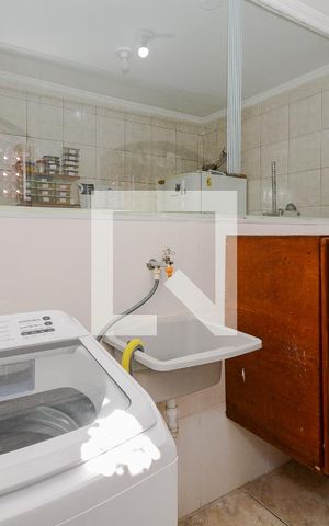 Casa à venda com 195m², 3 quartos e 2 vagas Casa à venda com 195m², 3 quartos e 2 vagasLavanderia