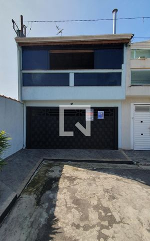 Casa à venda com 195m², 3 quartos e 2 vagas Casa à venda com 195m², 3 quartos e 2 vagasFrente casa