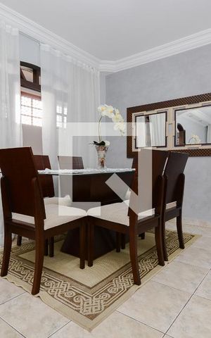 Casa à venda com 195m², 3 quartos e 2 vagas Casa à venda com 195m², 3 quartos e 2 vagasSala
