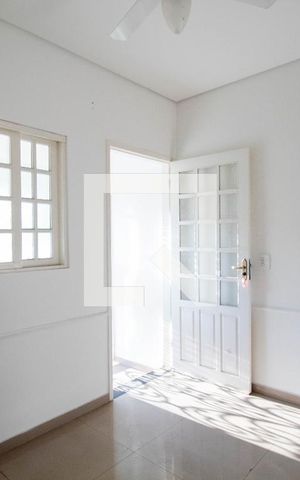 Casa para alugar com 30m², 1 quarto e sem vaga Casa para alugar com 30m², 1 quarto e sem vagaSala