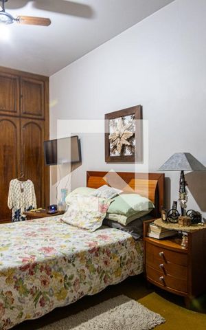 Casa à venda com 240m², 4 quartos e 4 vagas Casa à venda com 240m², 4 quartos e 4 vagasQuarto Suite
