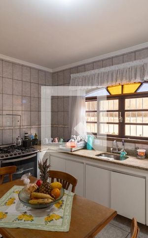 Casa à venda com 262m², 3 quartos e 2 vagas Casa à venda com 262m², 3 quartos e 2 vagasCozinha