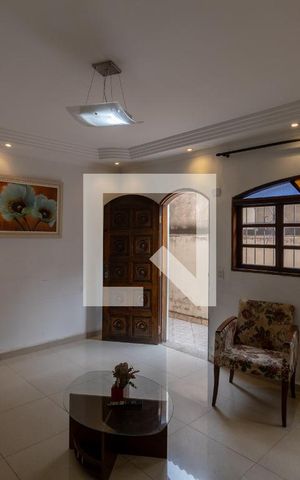 Casa à venda com 262m², 3 quartos e 2 vagas Casa à venda com 262m², 3 quartos e 2 vagasSala