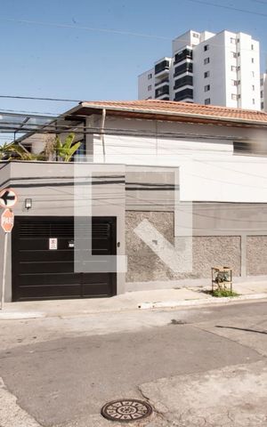 Casa à venda com 135m², 2 quartos e 1 vaga Casa à venda com 135m², 2 quartos e 1 vagaFachada