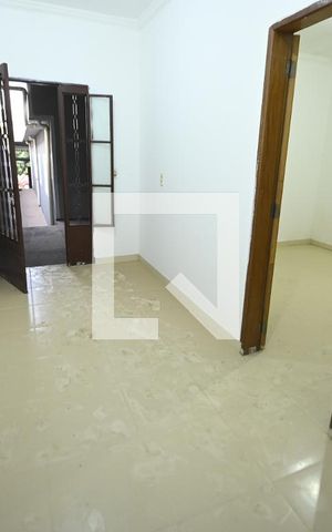 Casa à venda com 140m², 3 quartos e 2 vagas Casa à venda com 140m², 3 quartos e 2 vagasSala