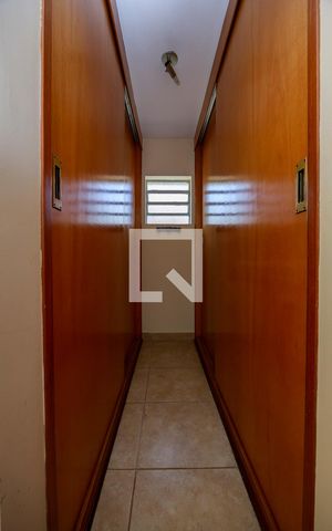 Casa para alugar com 465m², 4 quartos e 3 vagas Casa para alugar com 465m², 4 quartos e 3 vagasQuarto 1 - Closet
