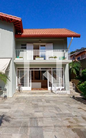 Casa para alugar com 465m², 4 quartos e 3 vagas Casa para alugar com 465m², 4 quartos e 3 vagasÁrea Externa