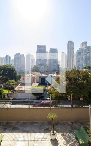 Casa para alugar com 465m², 4 quartos e 3 vagas Casa para alugar com 465m², 4 quartos e 3 vagasSuíte 2 - Vista