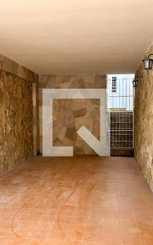 Casa à venda com 200m², 2 quartos e 2 vagas Casa à venda com 200m², 2 quartos e 2 vagasGaragem