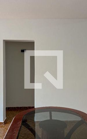 Casa à venda com 200m², 2 quartos e 2 vagas Casa à venda com 200m², 2 quartos e 2 vagasSala