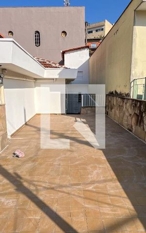 Casa à venda com 200m², 2 quartos e 2 vagas Casa à venda com 200m², 2 quartos e 2 vagasQuintal