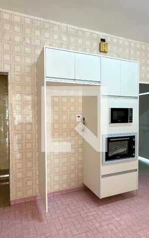 Casa à venda com 200m², 2 quartos e 2 vagas Casa à venda com 200m², 2 quartos e 2 vagasCozinha