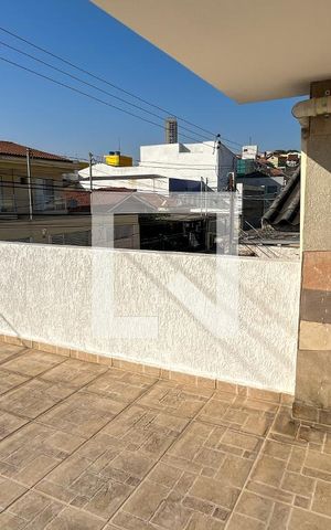 Casa à venda com 200m², 2 quartos e 2 vagas Casa à venda com 200m², 2 quartos e 2 vagasVaranda