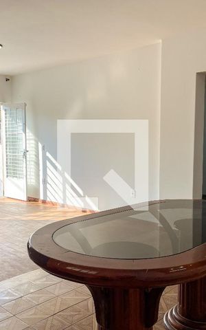 Casa à venda com 200m², 2 quartos e 2 vagas Casa à venda com 200m², 2 quartos e 2 vagasSala