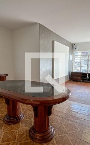 Casa à venda com 200m², 2 quartos e 2 vagas Casa à venda com 200m², 2 quartos e 2 vagasSala