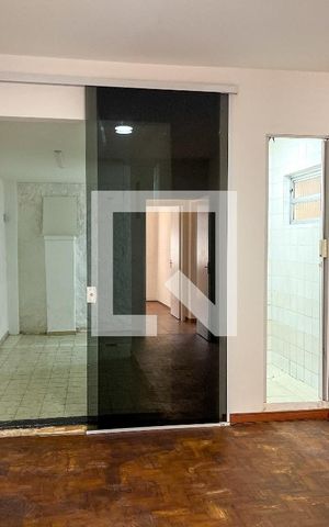 Casa à venda com 200m², 2 quartos e 2 vagas Casa à venda com 200m², 2 quartos e 2 vagasSuíte