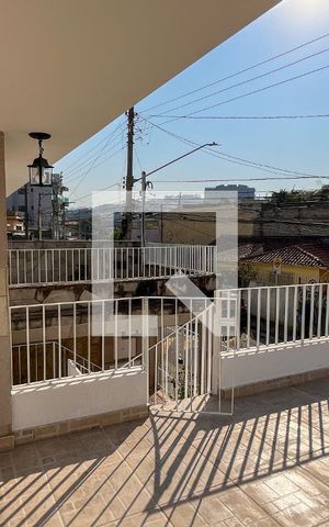 Casa à venda com 200m², 2 quartos e 2 vagas Casa à venda com 200m², 2 quartos e 2 vagasVaranda