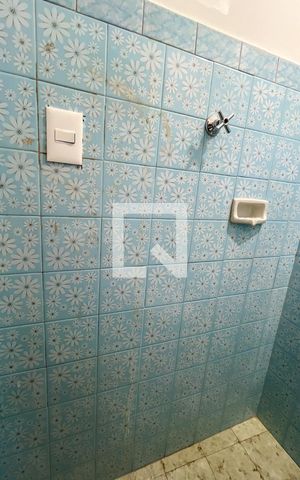 Casa à venda com 200m², 2 quartos e 2 vagas Casa à venda com 200m², 2 quartos e 2 vagasBanheiro 1