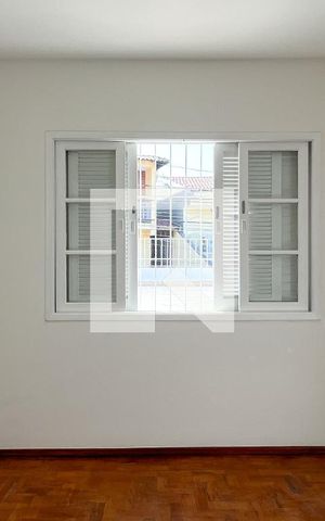 Casa à venda com 200m², 2 quartos e 2 vagas Casa à venda com 200m², 2 quartos e 2 vagasQuarto