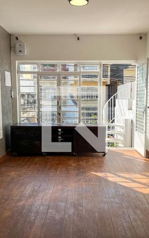 Casa à venda com 200m², 2 quartos e 2 vagas Casa à venda com 200m², 2 quartos e 2 vagasSala