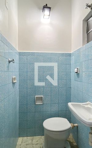 Casa à venda com 200m², 2 quartos e 2 vagas Casa à venda com 200m², 2 quartos e 2 vagasBanheiro 1