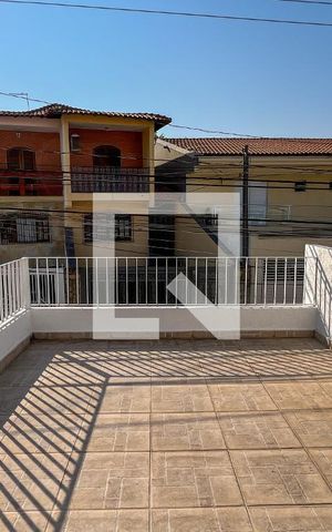 Casa à venda com 200m², 2 quartos e 2 vagas Casa à venda com 200m², 2 quartos e 2 vagasVaranda