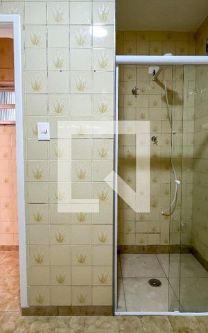 Casa à venda com 200m², 2 quartos e 2 vagas Casa à venda com 200m², 2 quartos e 2 vagasBanheiro 2