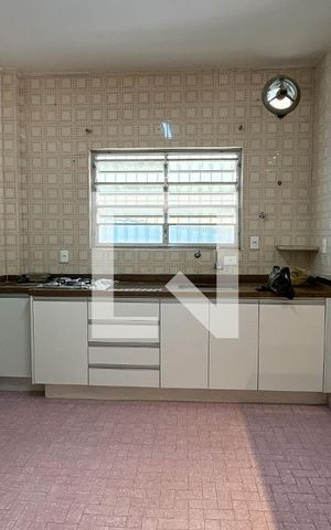 Casa à venda com 200m², 2 quartos e 2 vagas Casa à venda com 200m², 2 quartos e 2 vagasCozinha