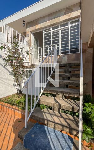 Casa à venda com 200m², 2 quartos e 2 vagas Casa à venda com 200m², 2 quartos e 2 vagasEntrada
