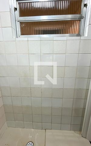 Casa à venda com 200m², 2 quartos e 2 vagas Casa à venda com 200m², 2 quartos e 2 vagasBanheiro da Suíte