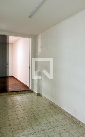 Casa à venda com 200m², 2 quartos e 2 vagas Casa à venda com 200m², 2 quartos e 2 vagasCorredor