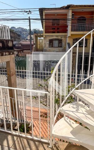 Casa à venda com 200m², 2 quartos e 2 vagas Casa à venda com 200m², 2 quartos e 2 vagasEntrada