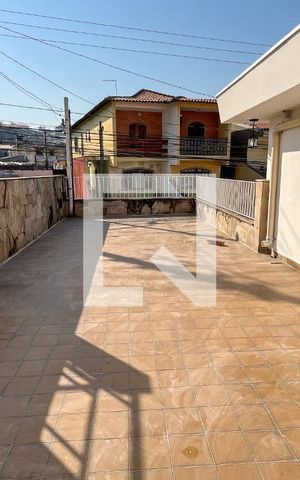 Casa à venda com 200m², 2 quartos e 2 vagas Casa à venda com 200m², 2 quartos e 2 vagasQuintal