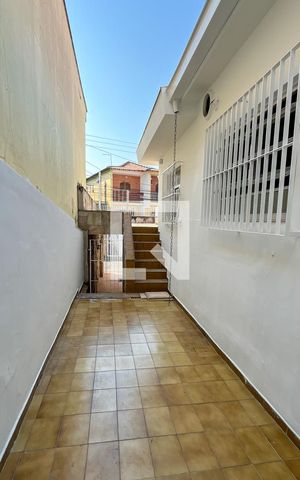 Casa à venda com 200m², 2 quartos e 2 vagas Casa à venda com 200m², 2 quartos e 2 vagasQuintal