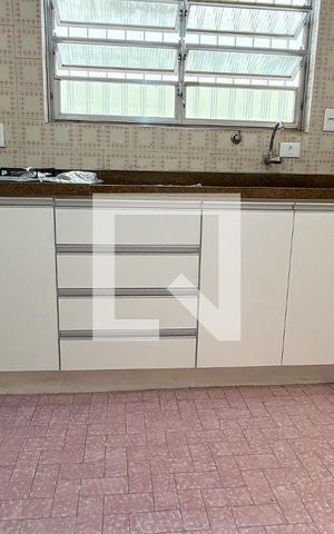 Casa à venda com 200m², 2 quartos e 2 vagas Casa à venda com 200m², 2 quartos e 2 vagasCozinha