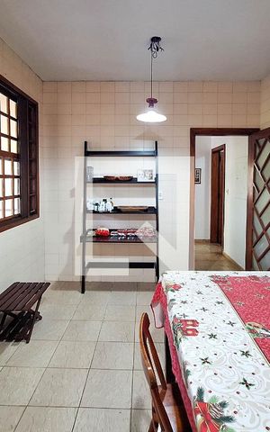Casa à venda com 1000m², 4 quartos e 4 vagas Casa à venda com 1000m², 4 quartos e 4 vagasCopa