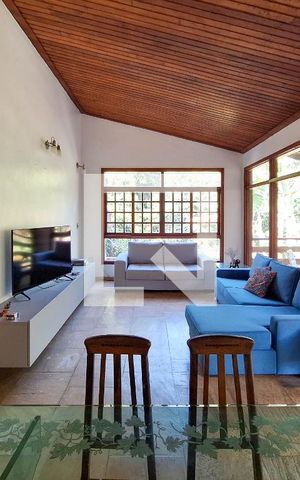 Casa à venda com 1000m², 4 quartos e 4 vagas Casa à venda com 1000m², 4 quartos e 4 vagasSala