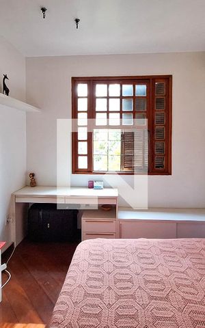 Casa à venda com 1000m², 4 quartos e 4 vagas Casa à venda com 1000m², 4 quartos e 4 vagasQuarto 1