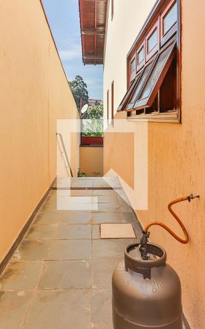 Casa à venda com 650m², 3 quartos e 4 vagas Casa à venda com 650m², 3 quartos e 4 vagasQuintal