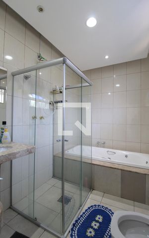 Casa à venda com 800m², 5 quartos e 10 vagasBanheiro da Suíte 1