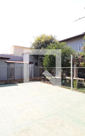 Casa à venda com 800m², 5 quartos e 10 vagasQuadra Esportiva