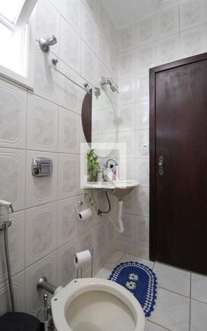 Casa à venda com 800m², 5 quartos e 10 vagasBanheiro das Semi-Suítes