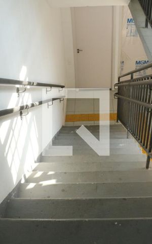 Apartamento para alugar com 50m², 2 quartos e sem vagaEscada