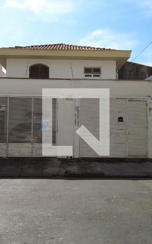 Casa à venda com 200m², 3 quartos e 3 vagasFachada
