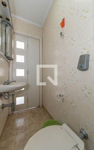 Casa à venda com 200m², 3 quartos e 3 vagasBanheiro da Suíte 1