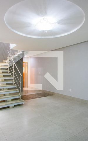 Casa para alugar com 180m², 3 quartos e 4 vagas Casa para alugar com 180m², 3 quartos e 4 vagasSala