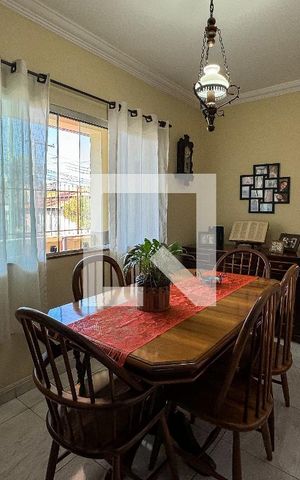 Casa à venda com 240m², 3 quartos e 4 vagas Casa à venda com 240m², 3 quartos e 4 vagasCopa