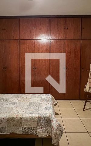 Casa à venda com 240m², 3 quartos e 4 vagas Casa à venda com 240m², 3 quartos e 4 vagasQuarto 1