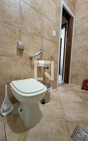 Casa à venda com 240m², 3 quartos e 4 vagas Casa à venda com 240m², 3 quartos e 4 vagasBanheiro