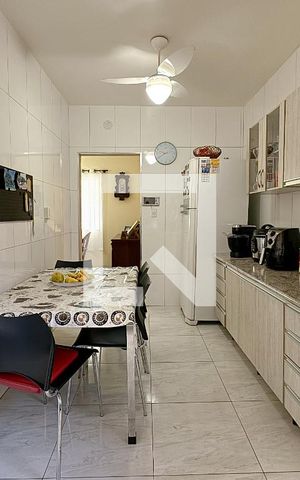 Casa à venda com 240m², 3 quartos e 4 vagas Casa à venda com 240m², 3 quartos e 4 vagasCozinha
